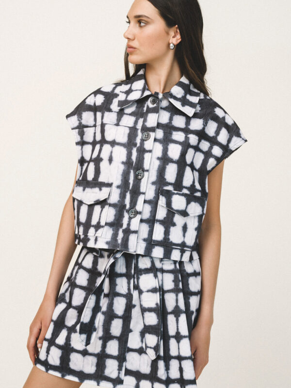 Love+Alicia RENEE Printed Sleeveless Jacket