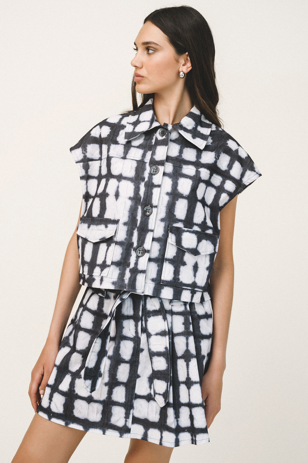 Love+Alicia RENEE Printed Sleeveless Jacket